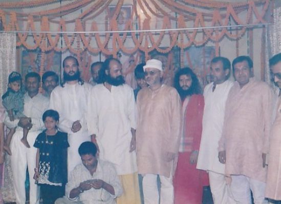 'प्राच्यम् विश्‍वविद्या पीठम्' के द्वारा जन कल्याणार्थ अनुष्ठान का आयोजन में भाग लेते हुवे समाजसेवी।(फाइल फोटो)