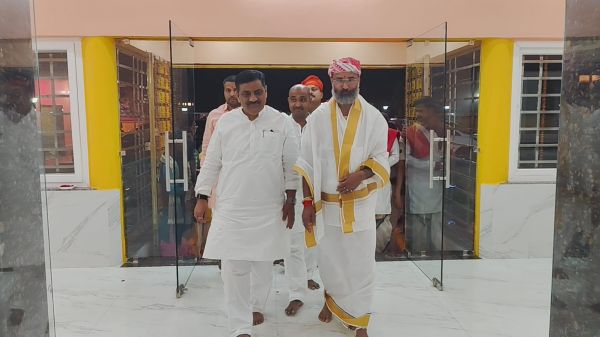 राज्यसभा सांसद, जनता दल यूनाइटेड के राष्ट्रीय कार्यकारी अध्यक्ष, राज्यसभा में जेडीयू संसदीय दल के नेता और परिवहन, पर्यटन और संस्कृति संबंधी संसदीय समिति के अघ्यक्ष श्री  संजय झा जी का प्राच्यम् विश्वविद्या पीठम् (गुरूकुलम्) भेटुआ, सीतामढ़ी में शुभागमन 